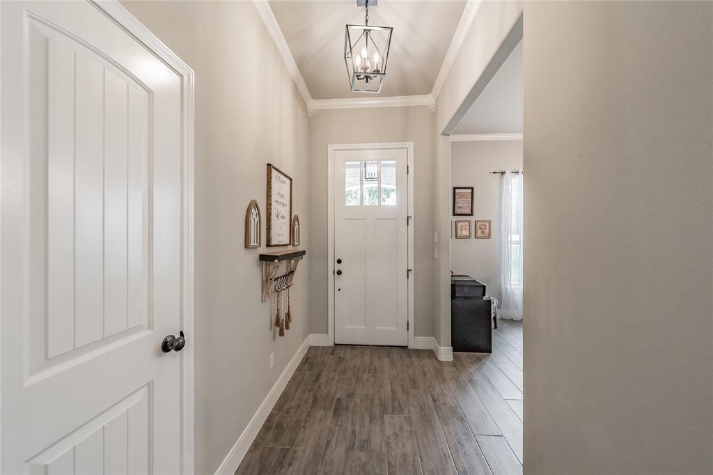 4033 Overlook Way Weatherford, TX 76085 - Photo 4 of 36