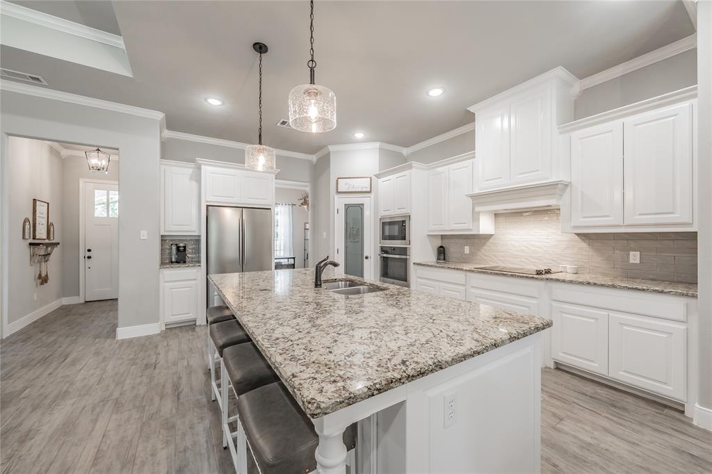 4033 Overlook Way Weatherford, TX 76085 - Photo 8 of 36