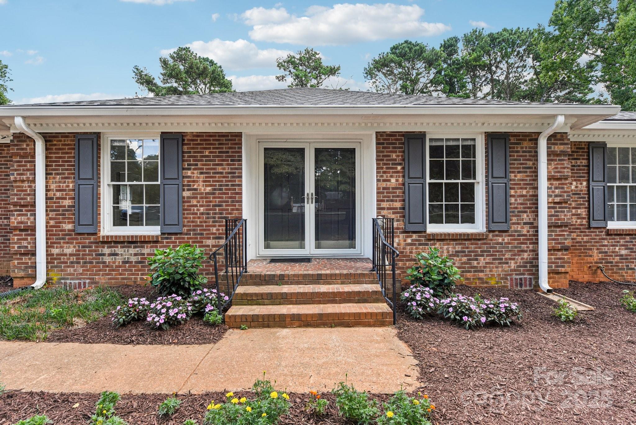 16408 Thompson Road Mint Hill, NC 28227 - Photo 4 of 36 Gallery Image 4