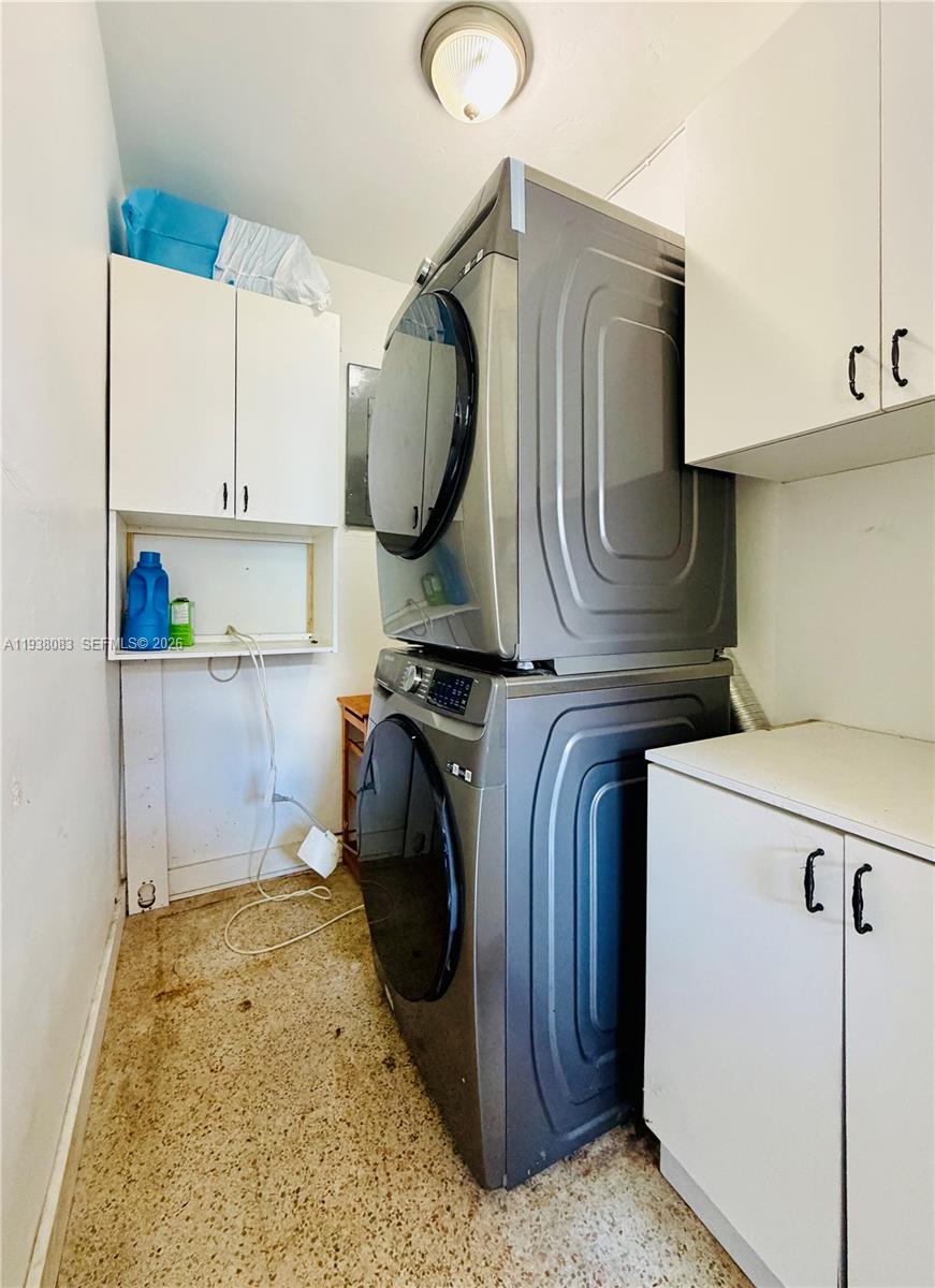 546 East 39th Street Hialeah, FL 33013 - Photo 21 of 24 a utility room with sink dryer and washer
