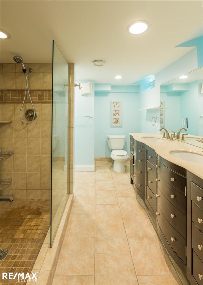426 Woodside Road Royal Oak, MI 48073 - Photo 31 of 35 31383473-30.JPG