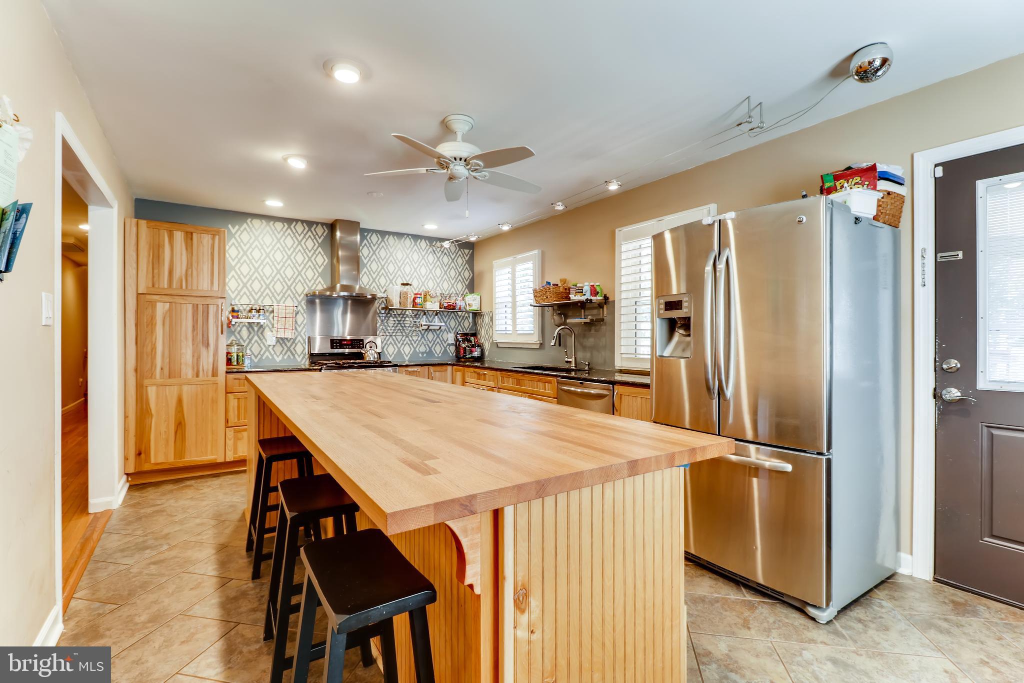 7901 East Riverside Drive Pasadena, MD 21122 - Photo 1 of 28 Custom eat in Kitchen