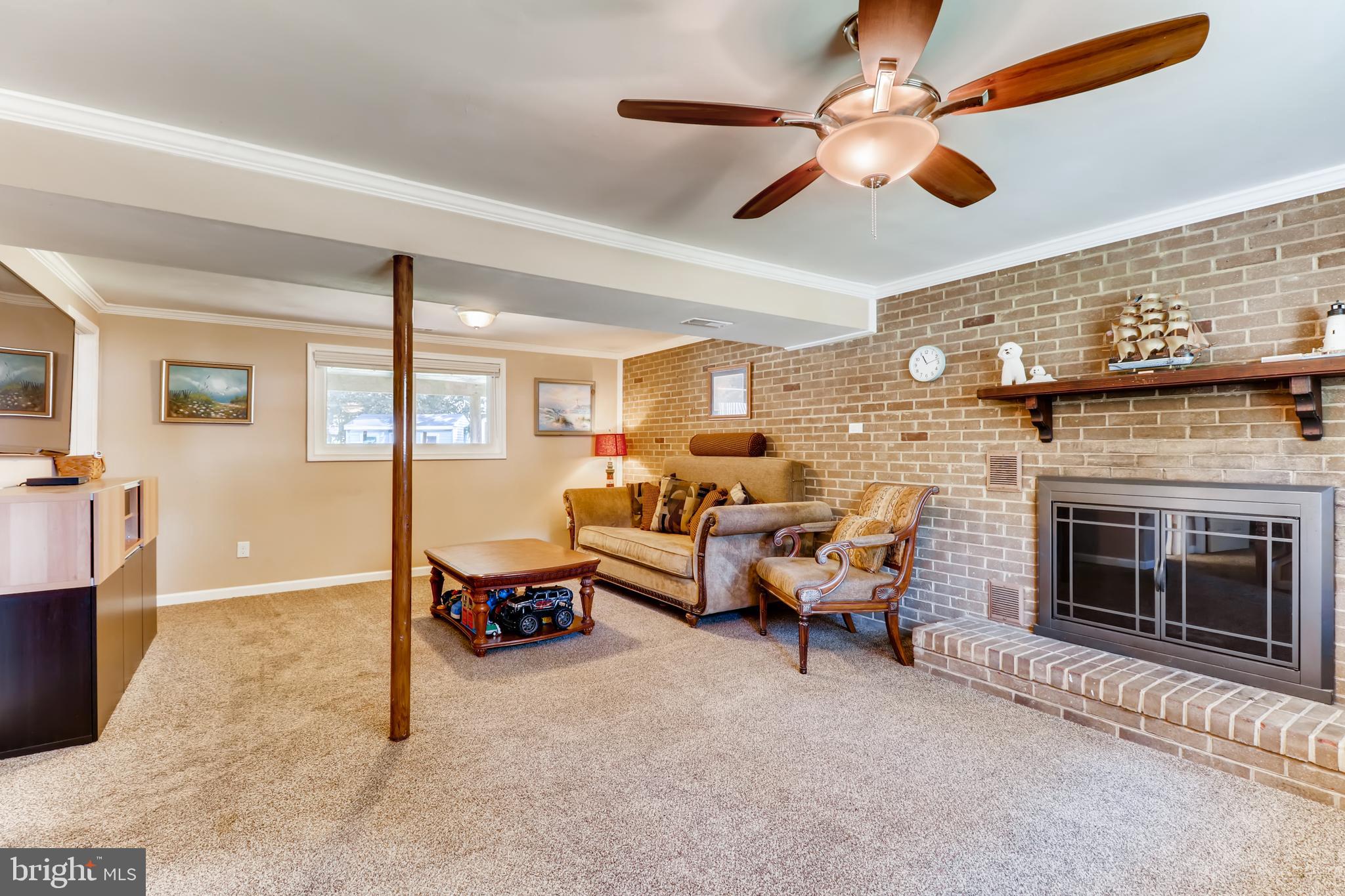 7901 East Riverside Drive Pasadena, MD 21122 - Photo 24 of 28 Large Family Room