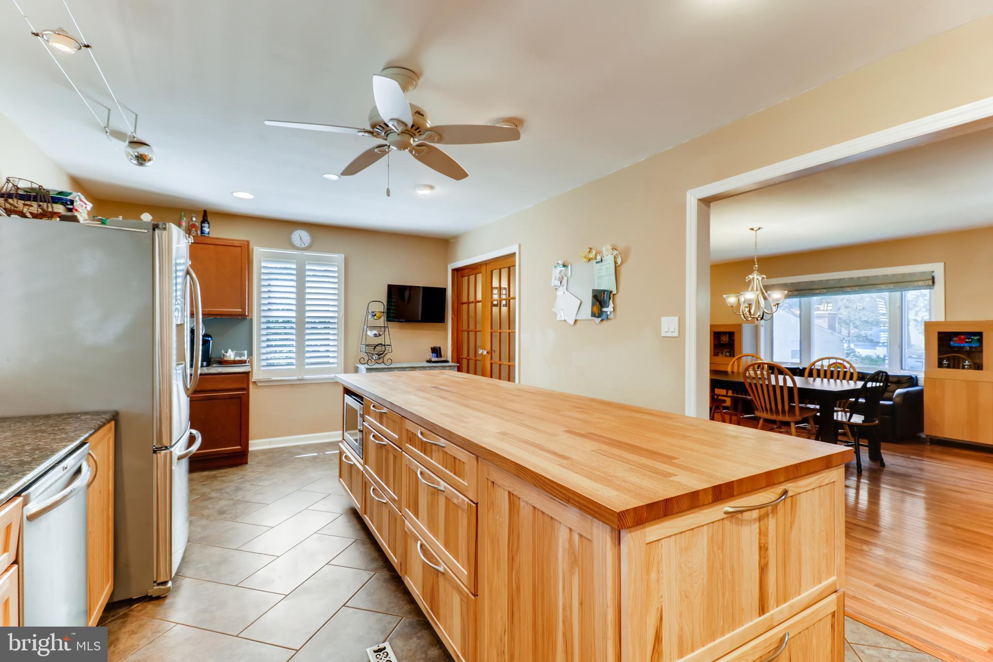 7901 East Riverside Drive Pasadena, MD 21122 - Photo 8 of 28 Custom eat in Kitchen