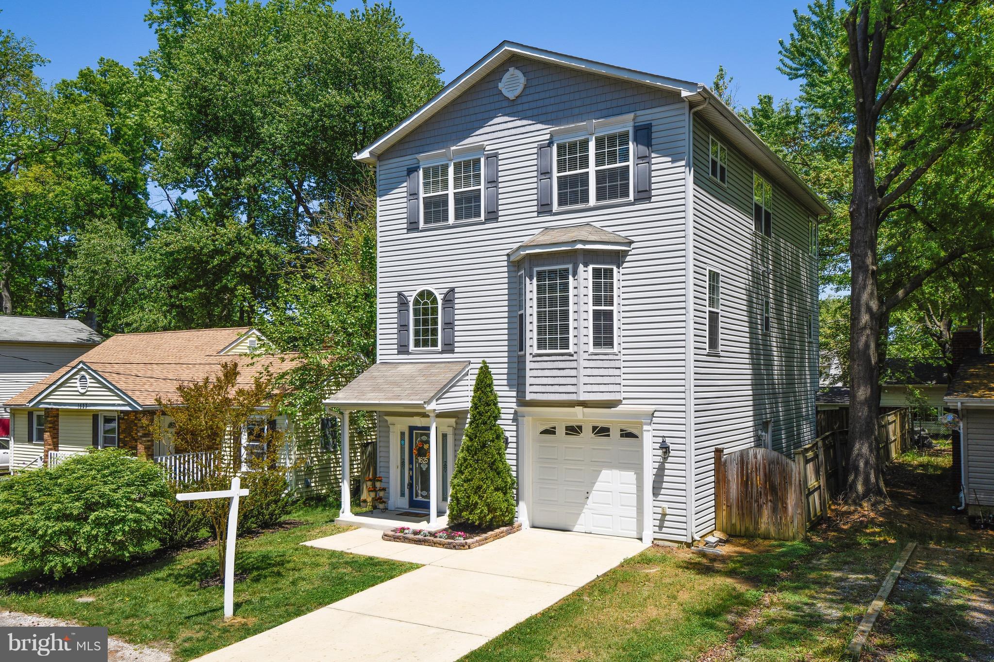 1625 Ruxton Road Edgewater, MD 21037 - Photo 2 of 30 3 Level, 2888 sq ft with oversized one car garage