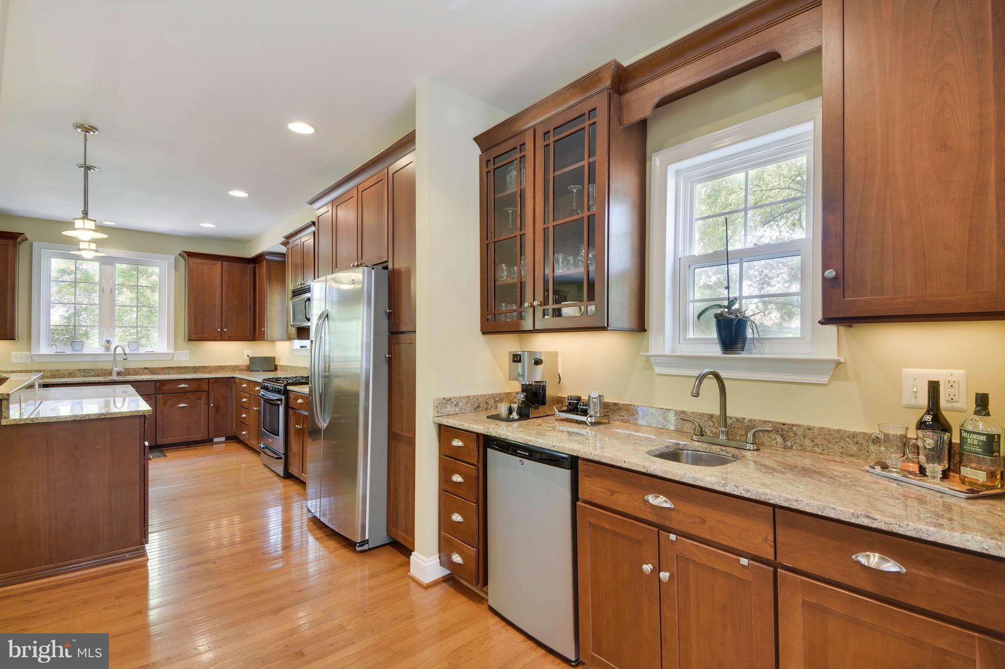 1625 Ruxton Road Edgewater, MD 21037 - Photo 7 of 30 Kitchen with coffee station or a wet bar