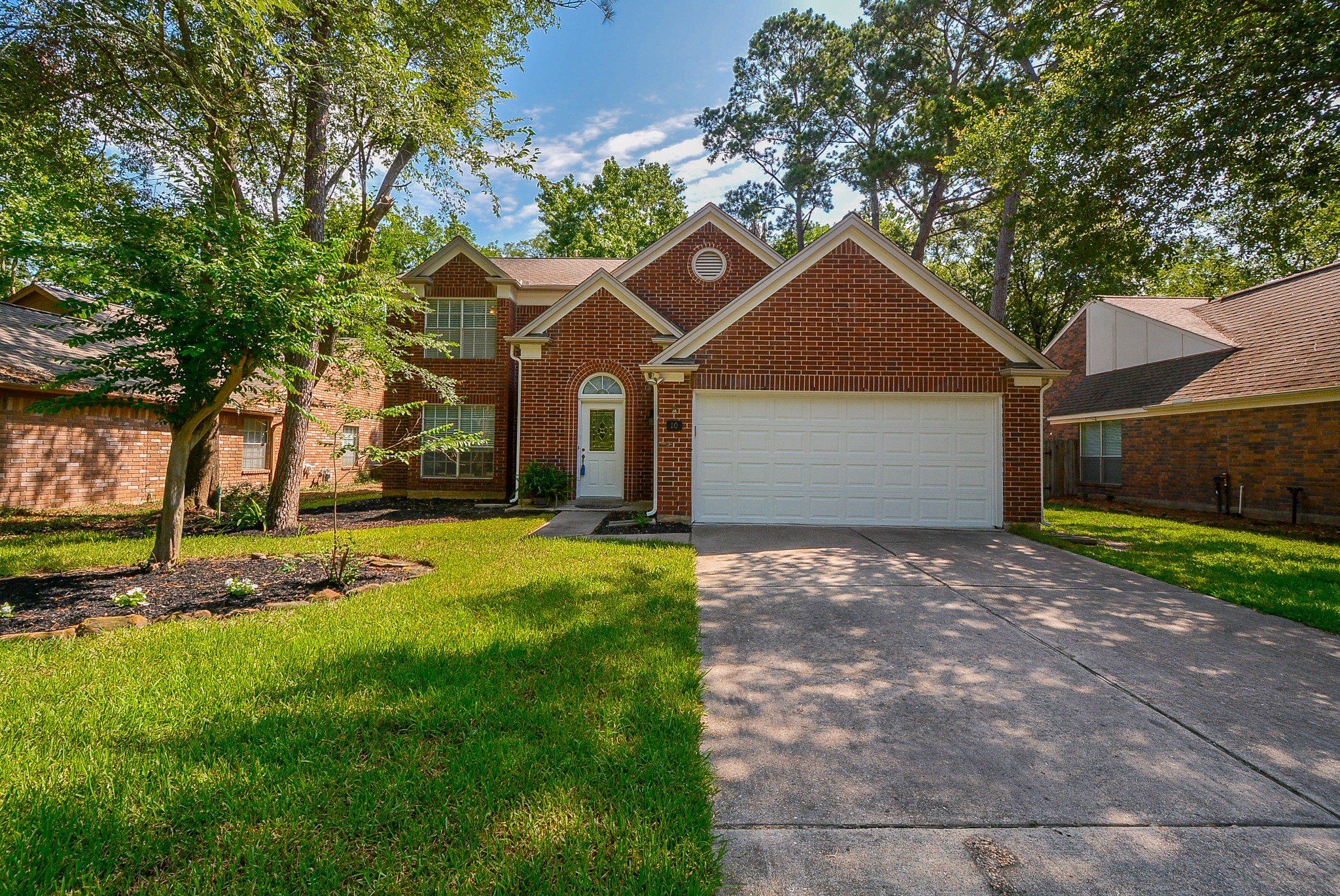 10 Ridgecross Place Spring, TX 77381 - Photo 1 of 32 a front view of a house with garden