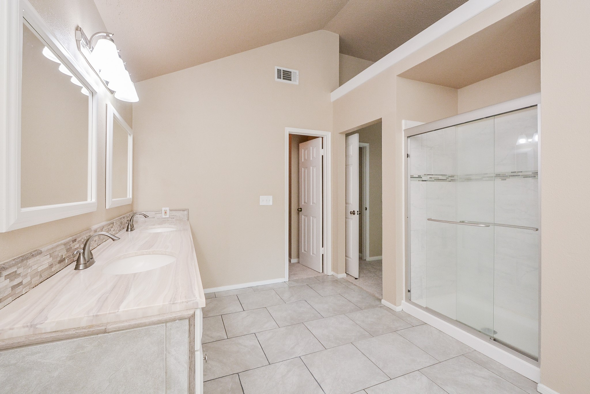 10 Ridgecross Place Spring, TX 77381 - Photo 18 of 32 a bathroom with a sink a mirror and a shower