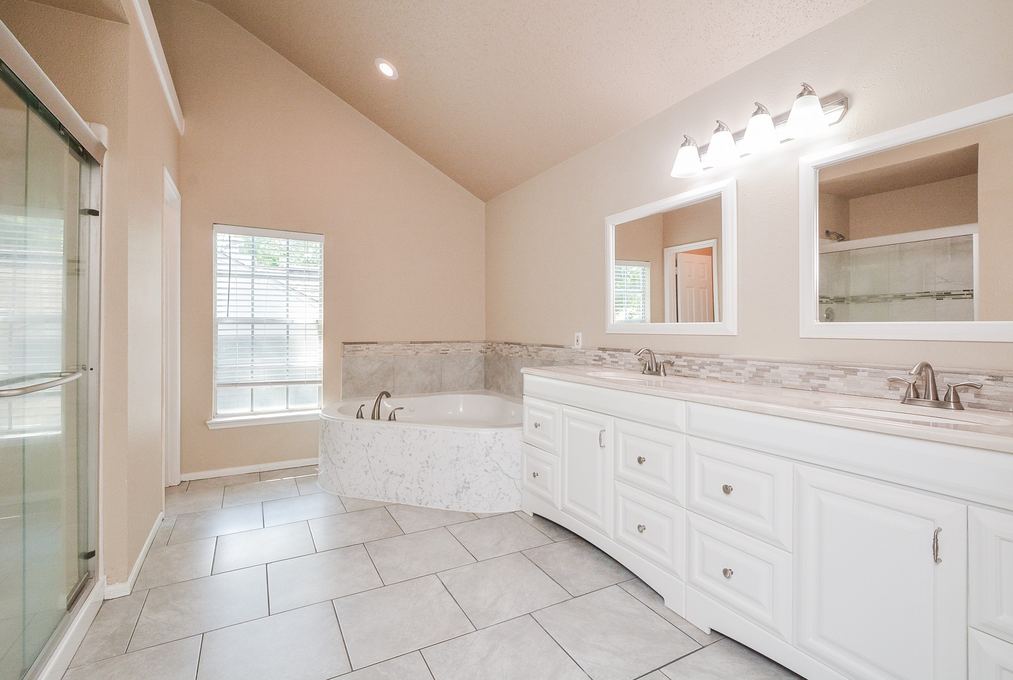 10 Ridgecross Place Spring, TX 77381 - Photo 19 of 32 a bathroom with a granite countertop sink mirror and bathtub