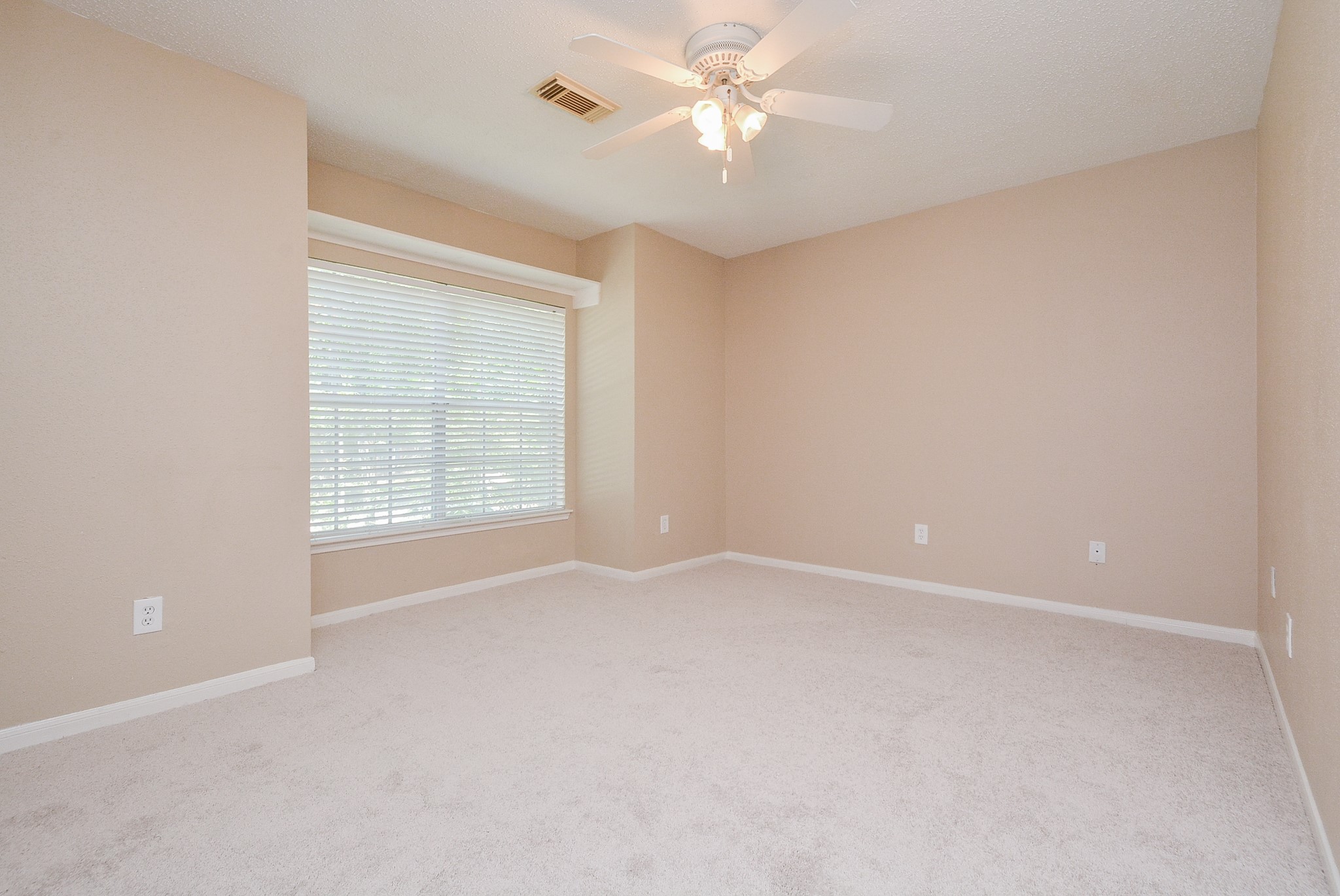 10 Ridgecross Place Spring, TX 77381 - Photo 22 of 32 an empty room with a window and a ceiling fan