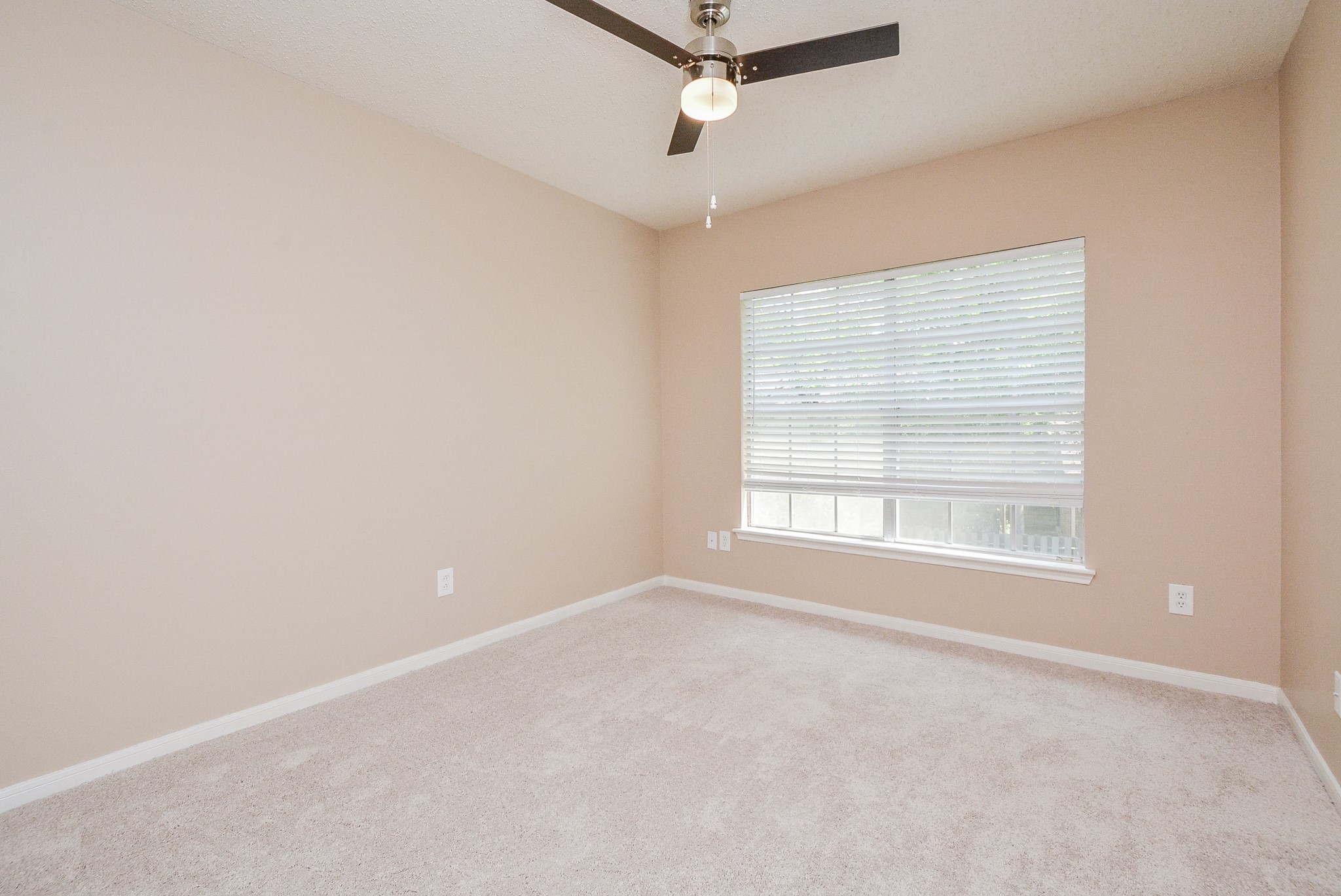 10 Ridgecross Place Spring, TX 77381 - Photo 26 of 32 an empty room with a ceiling fan and windows