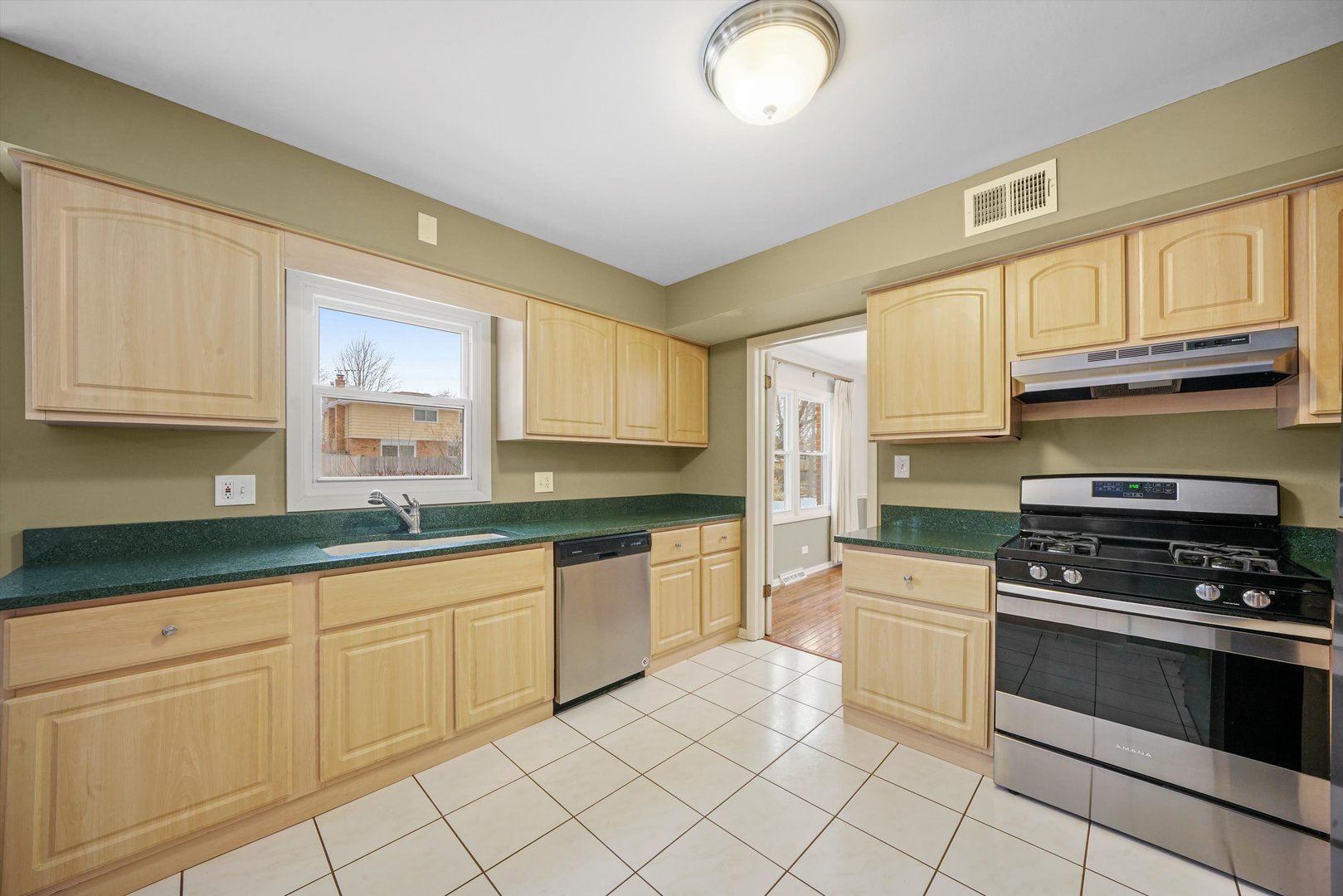 524 East Mill Valley Road Palatine, IL 60074 - Photo 6 of 22 Gallery Image 6
