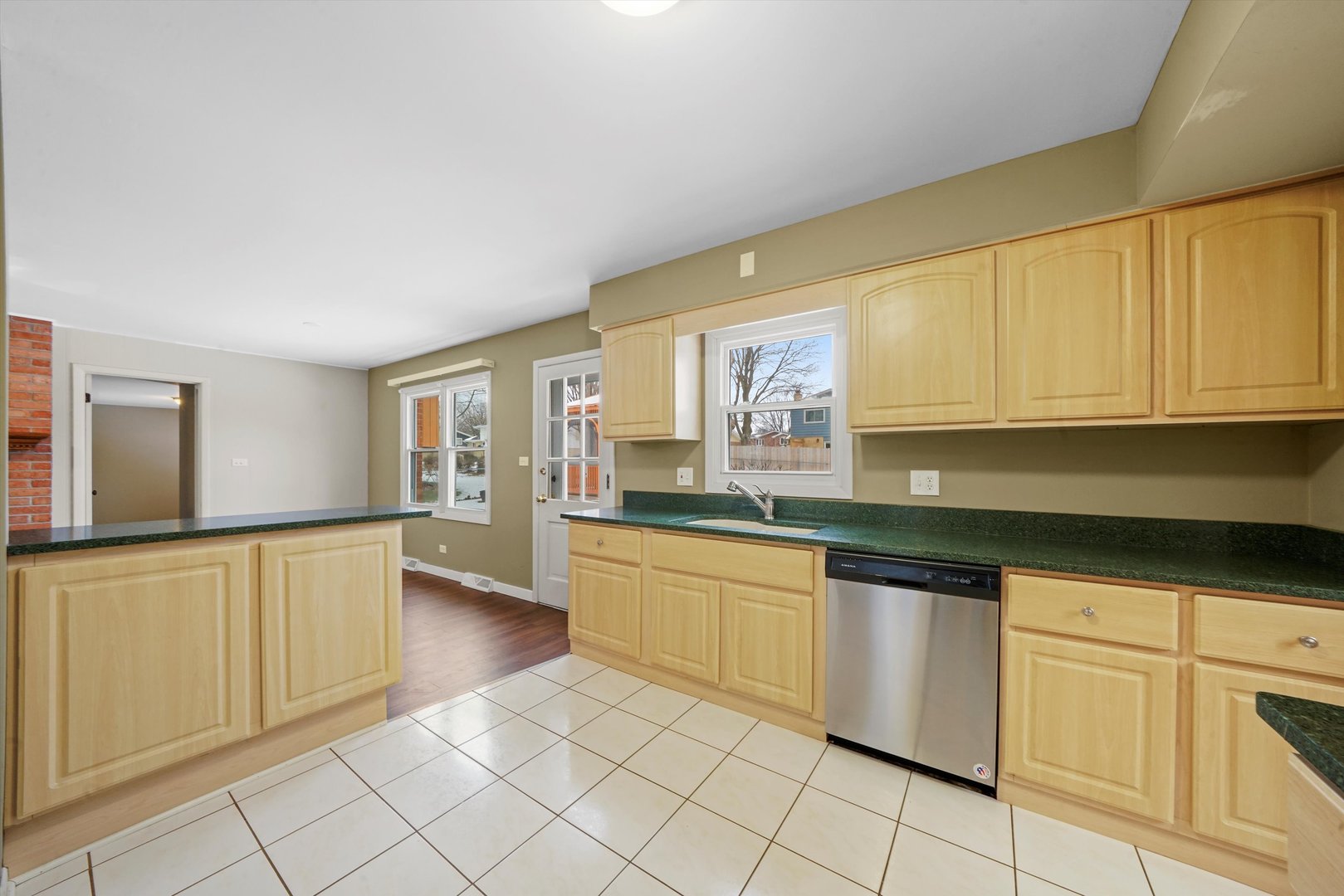 524 East Mill Valley Road Palatine, IL 60074 - Photo 8 of 22 Gallery Image 8