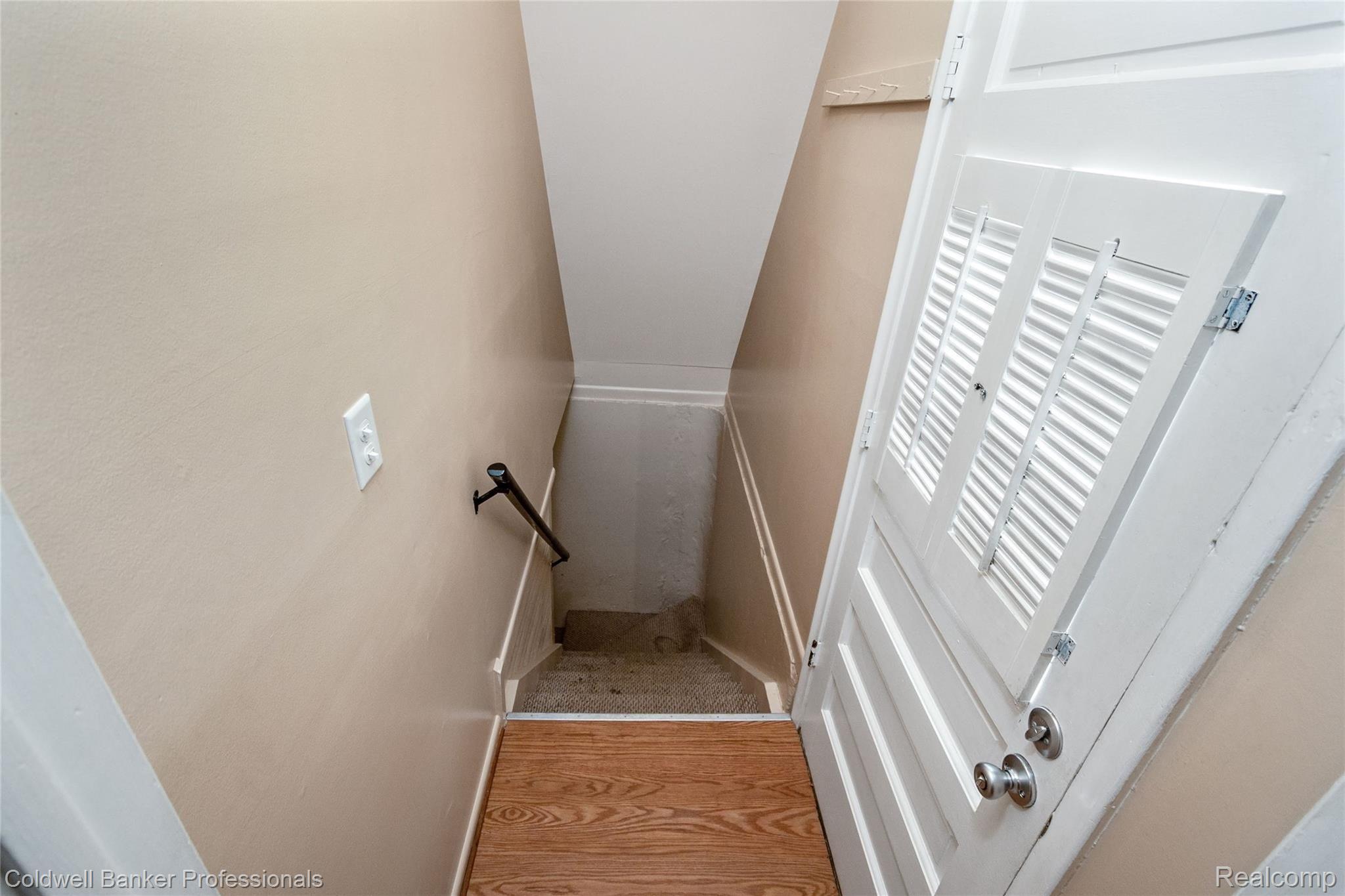 8105 Pardee Road Taylor, MI 48180 - Photo 23 of 34 Stairs