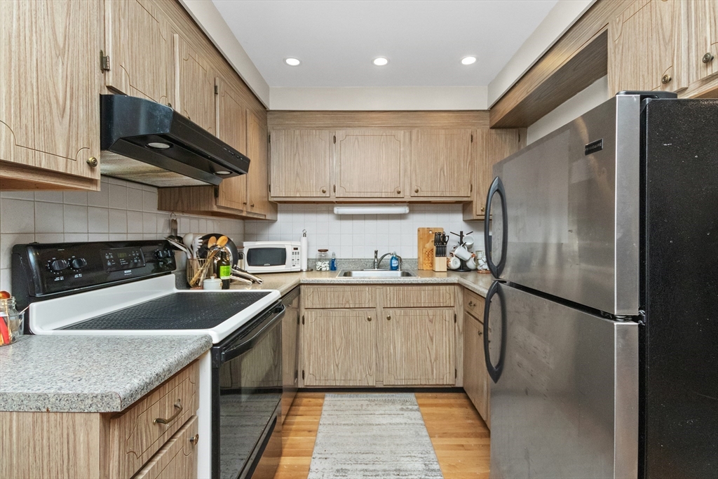 54 Jacqueline Road, Unit 7 Waltham, MA 02452 - Photo 10 of 35 Gallery Image 10