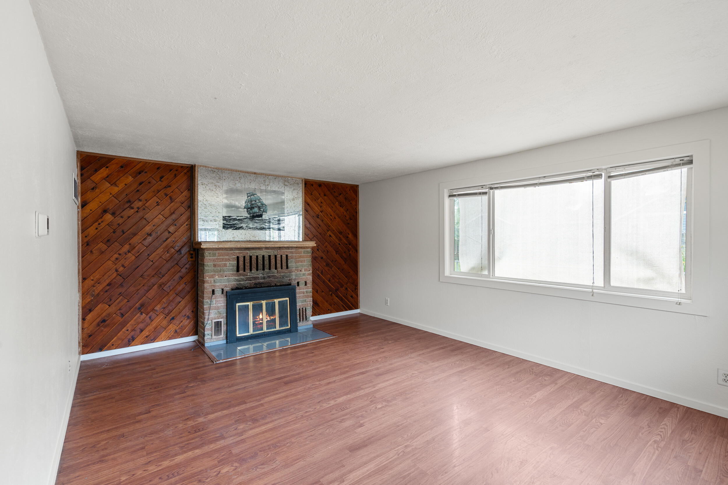 1281 Thomas Road Medford, OR 97501 - Photo 3 of 19 _1281 Thomas Rd_ Medford_ OR 97501-12
