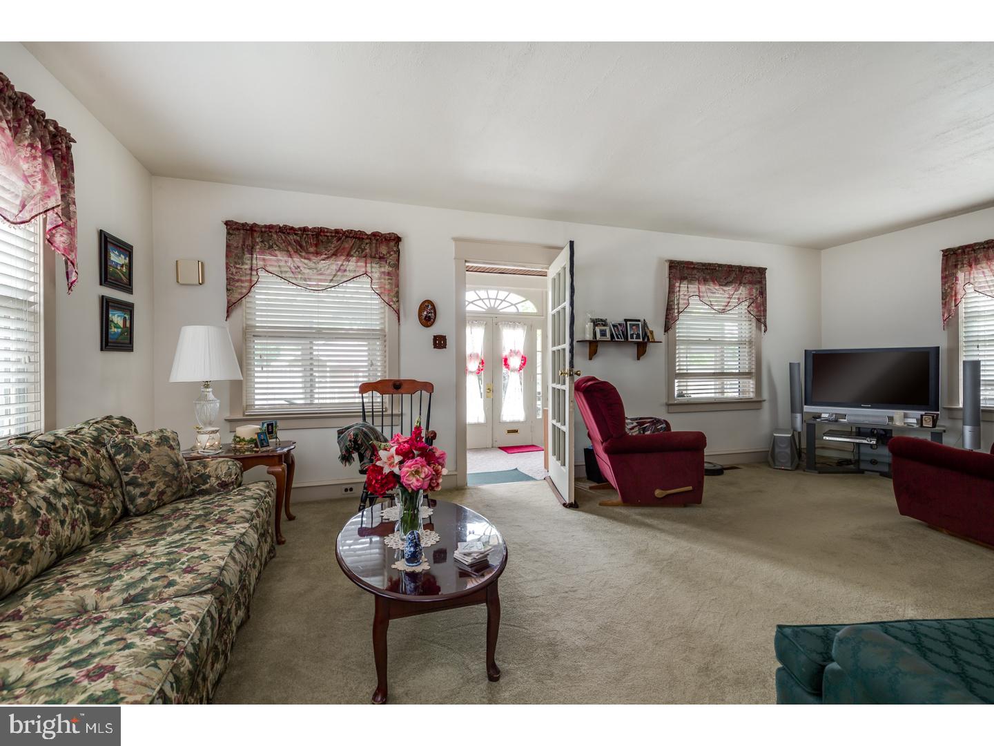 170 Yale Road Audubon, NJ 08106 - Photo 5 of 22 Living Room