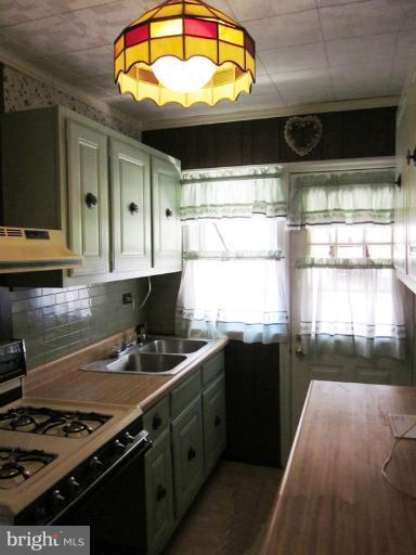 306 Grove Park Road Brooklyn, MD 21225 - Photo 3 of 6 Kitchen