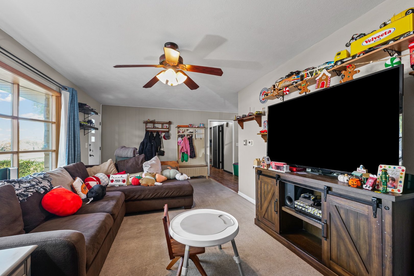 903 South Longview Road Monticello, IL 61856 - Photo 6 of 27 Gallery Image 6