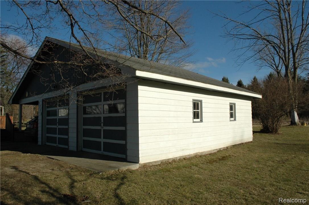 1710 Haines Road Lapeer, MI 48446 - Photo 5 of 23 005.JPG