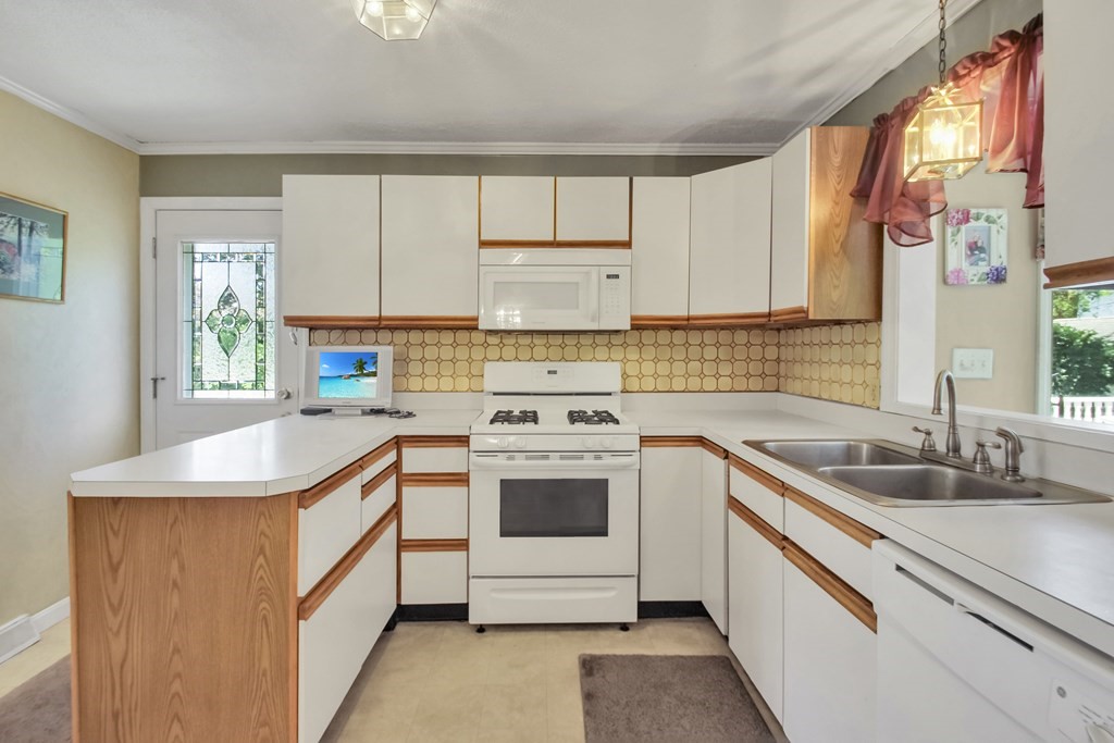 4 Rita Lane Lawrence, MA 01843 - Photo 8 of 26 Gallery Image 8