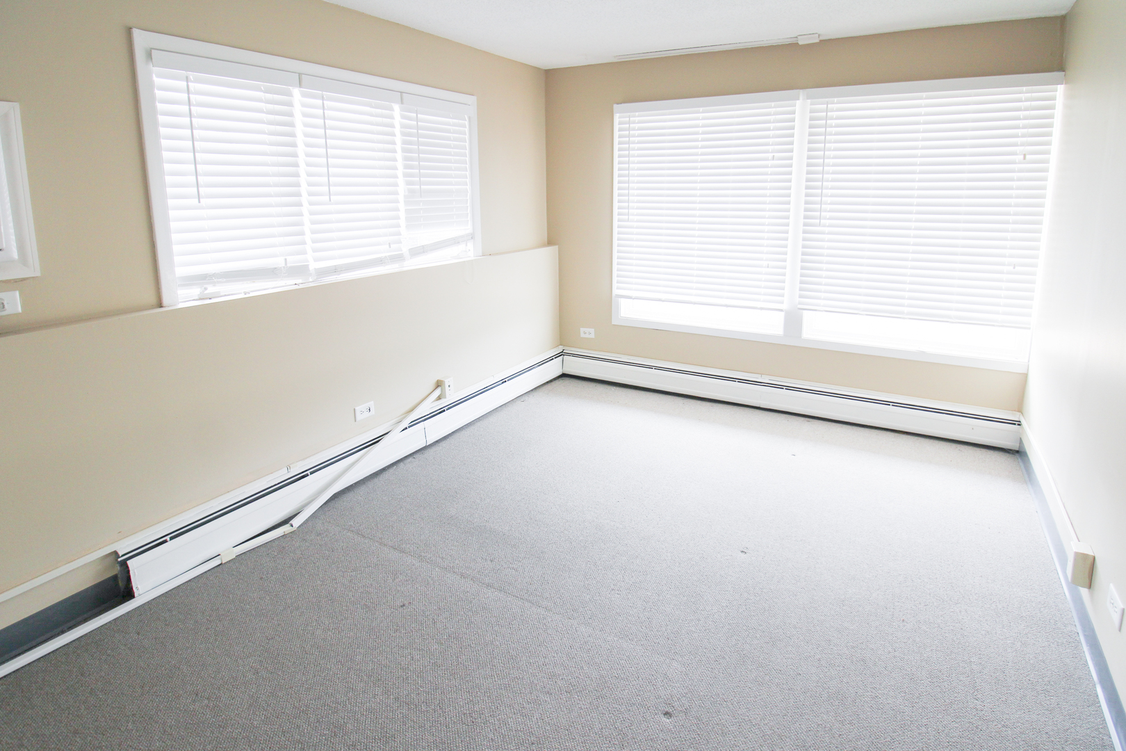 898 South Rand Road Lake Zurich, IL 60047 - Photo 10 of 18 an empty room with a window