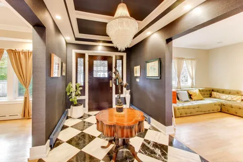 $1,950,000 | 823 Jackson Avenue, River Forest, IL 60305