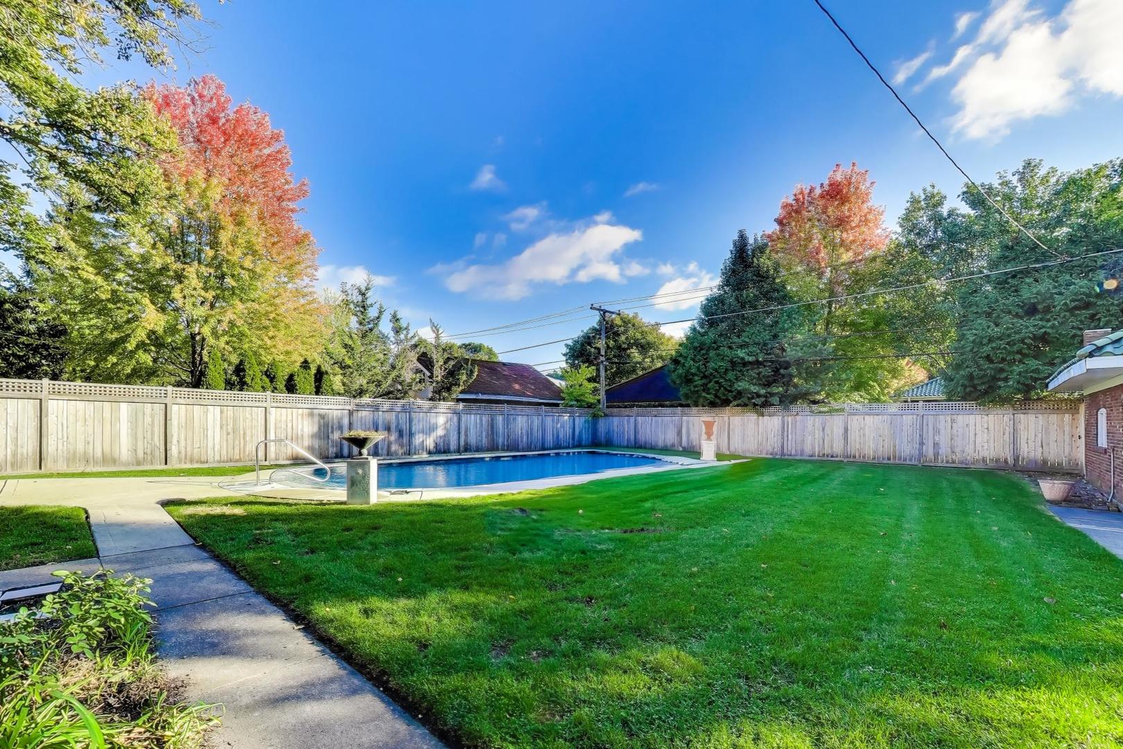 823 Jackson Avenue River Forest, IL 60305 - Photo 53 of 60 a garden view with plants