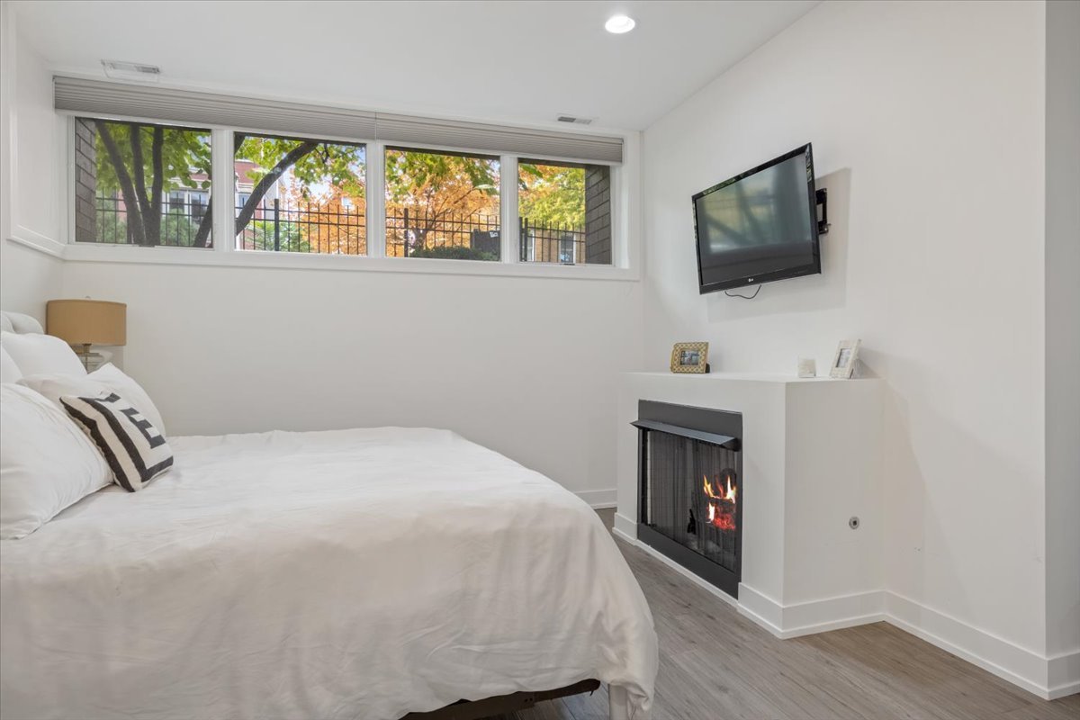 951 North Winchester Avenue, Unit 1 Chicago, IL 60622 - Photo 16 of 28 a bedroom with a bed and a flat screen tv