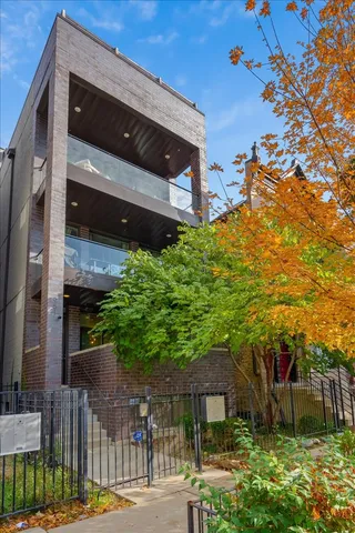 $850,000 | 951 North Winchester Avenue, Unit 1, Chicago, IL 60622