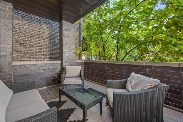 $850,000 | 951 North Winchester Avenue, Unit 1, Chicago, IL 60622