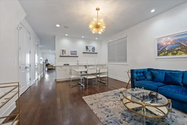 $850,000 | 951 North Winchester Avenue, Unit 1, Chicago, IL 60622