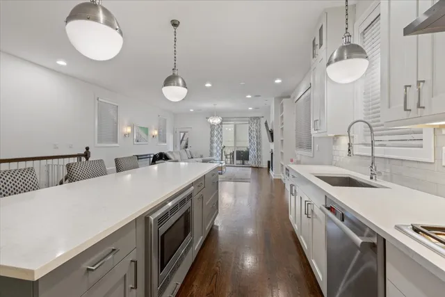 $850,000 | 951 North Winchester Avenue, Unit 1, Chicago, IL 60622