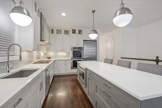 $850,000 | 951 North Winchester Avenue, Unit 1, Chicago, IL 60622