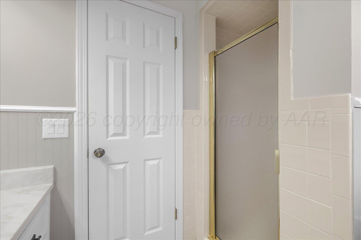 7606 Canode Drive Amarillo, TX 79121 - Photo 20 of 30 a bathroom with a shower