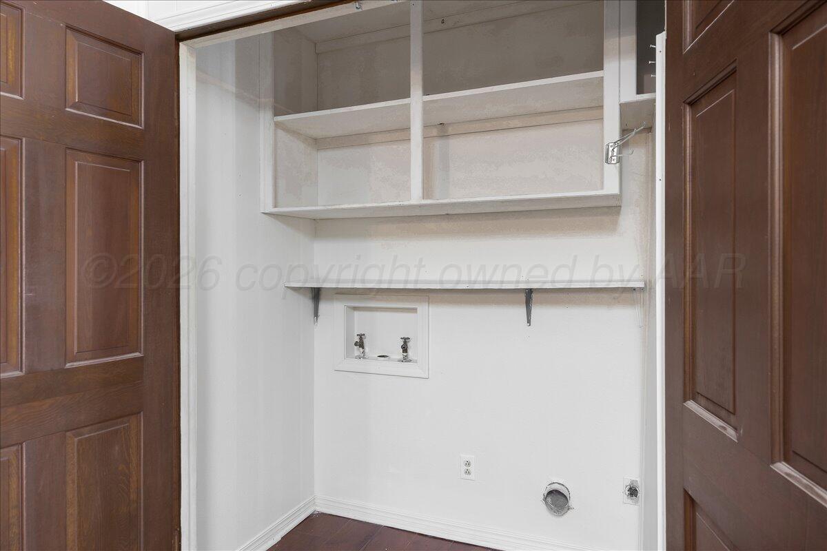 7606 Canode Drive Amarillo, TX 79121 - Photo 26 of 30 a view of a closet