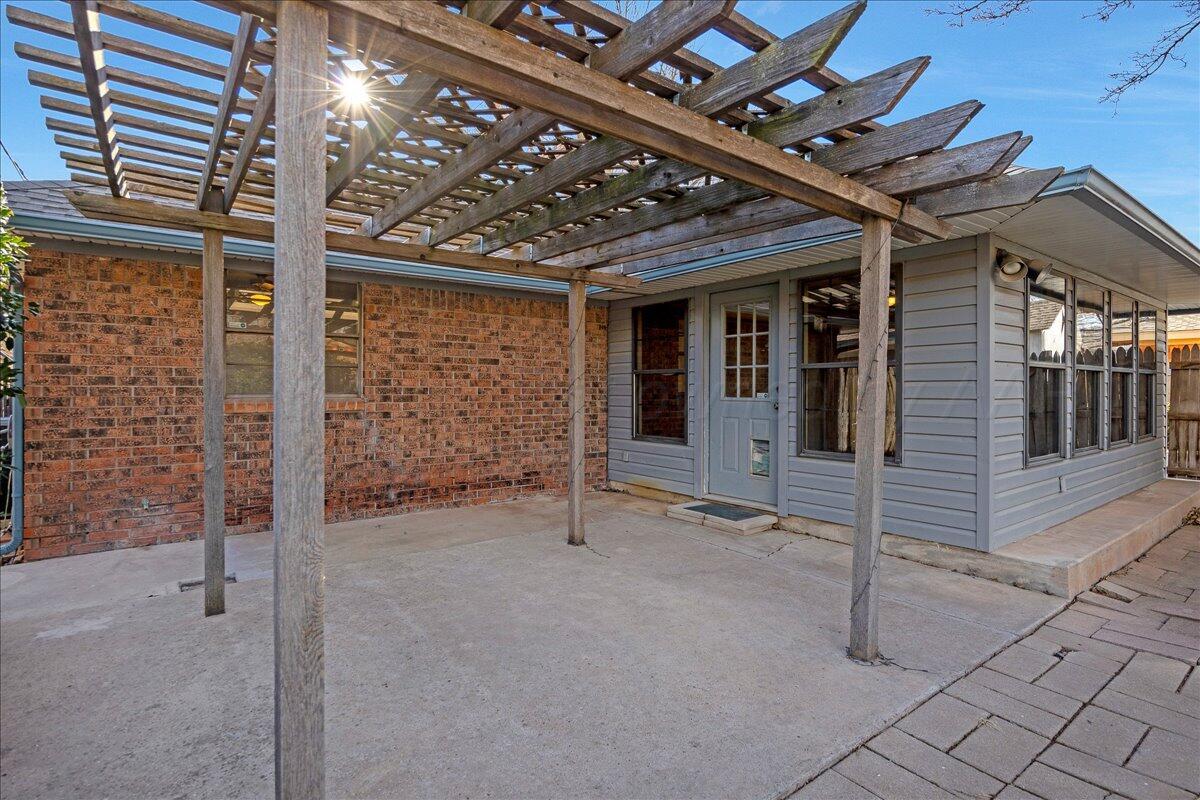7606 Canode Drive Amarillo, TX 79121 - Photo 28 of 30 front view of a house with a porch