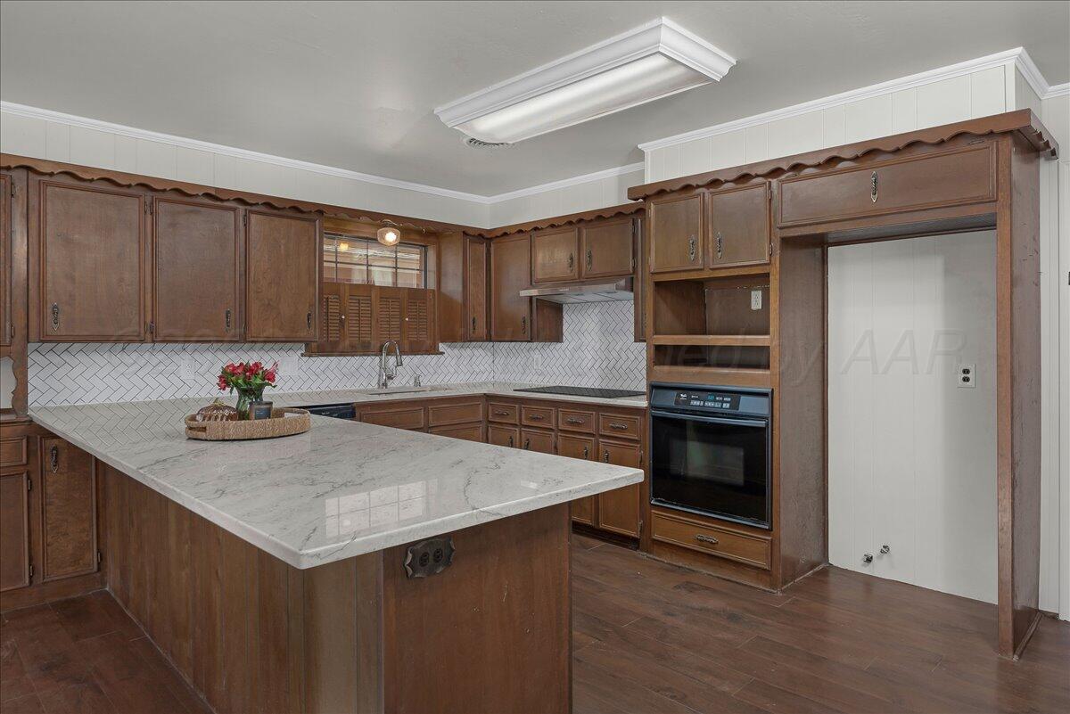 7606 Canode Drive Amarillo, TX 79121 - Photo 8 of 30 a kitchen with kitchen island a sink appliances and cabinets