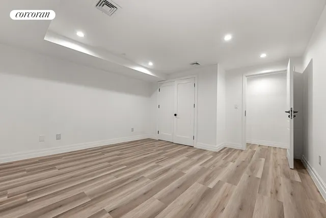 $1,899,000 | 4 Angelas Place | Throgs Neck