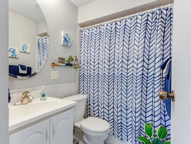 $224,999 | 7211 Wolf Road, Unit 301A, Indian Head Park, IL 60525