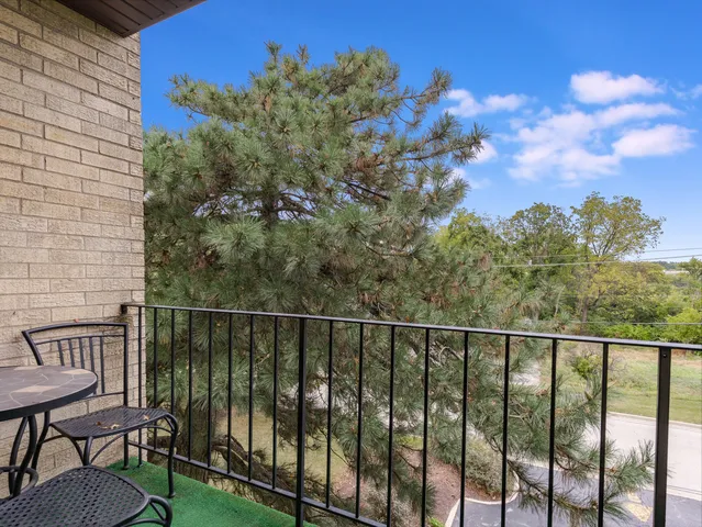 $224,999 | 7211 Wolf Road, Unit 301A, Indian Head Park, IL 60525