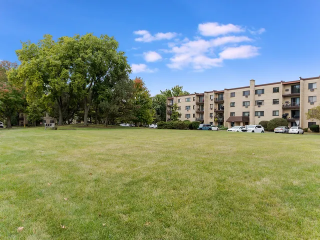 $224,999 | 7211 Wolf Road, Unit 301A, Indian Head Park, IL 60525