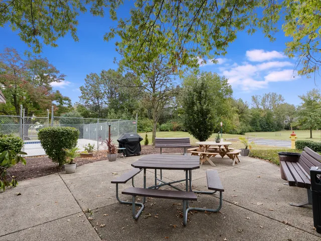 $224,999 | 7211 Wolf Road, Unit 301A, Indian Head Park, IL 60525