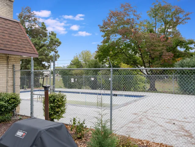 $224,999 | 7211 Wolf Road, Unit 301A, Indian Head Park, IL 60525