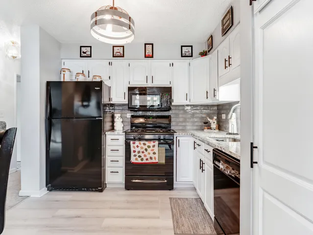 $224,999 | 7211 Wolf Road, Unit 301A, Indian Head Park, IL 60525