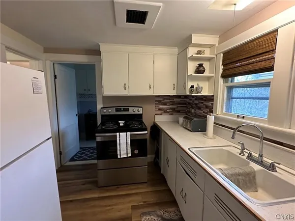 $2,300 | 167 East Genesee Street, Unit 3, Skaneateles, NY 13152