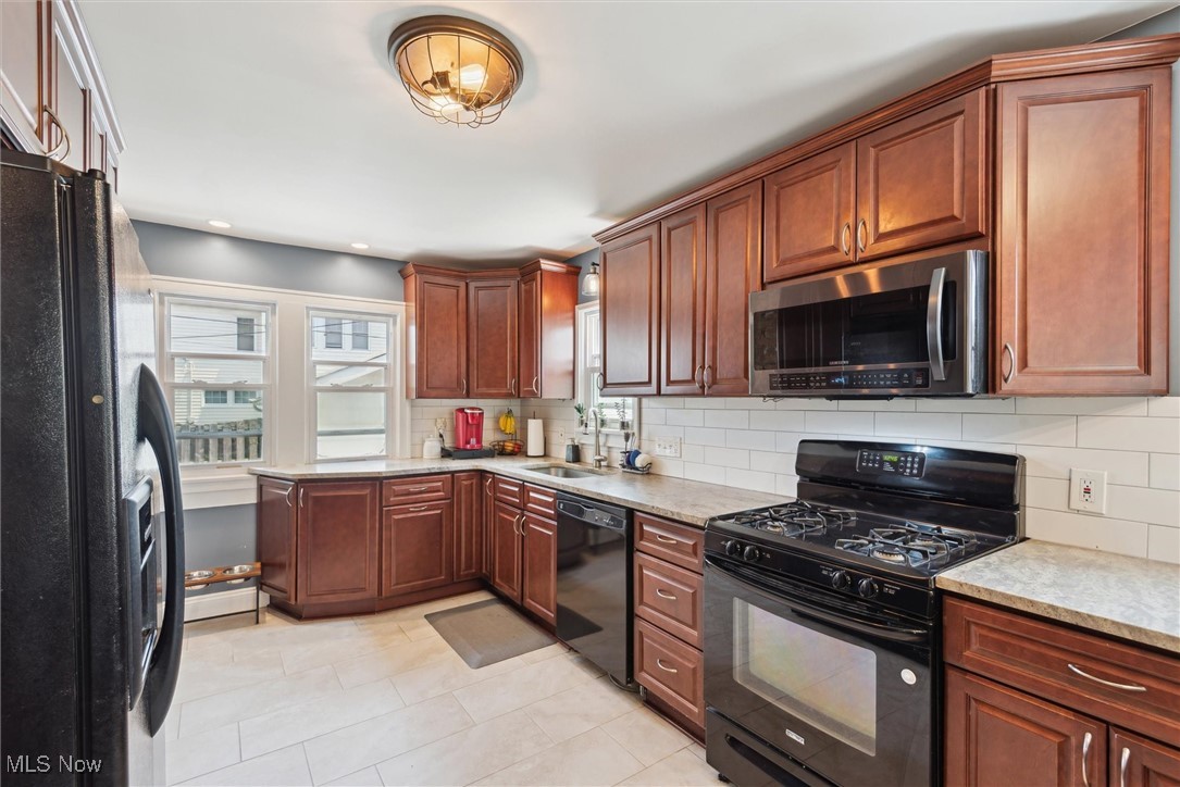 17409 Tarrymore Road Cleveland, OH 44119 - Photo 14 of 49