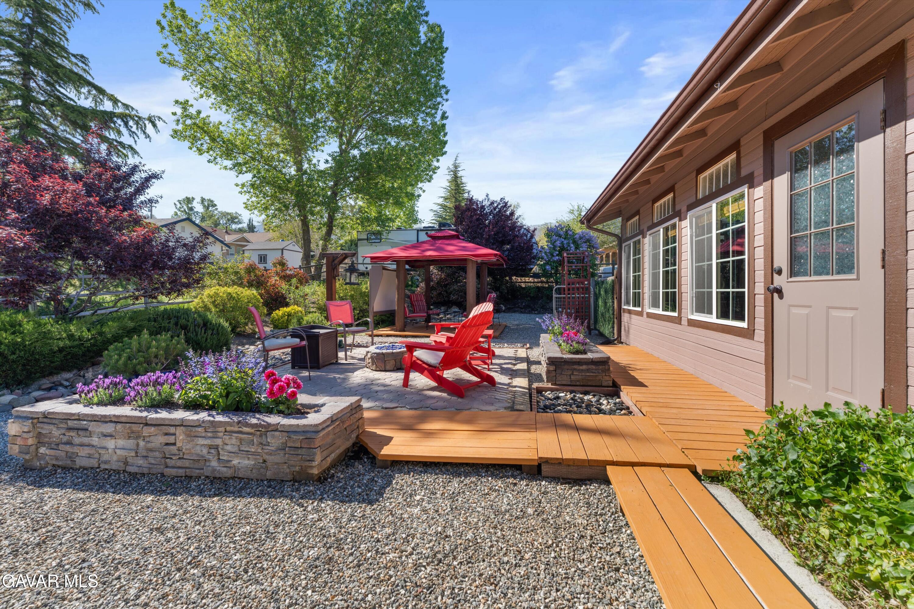 18250 Arosa Road Tehachapi, CA 93561 - Photo 39 of 71 a view of a table and chairs under an umbrella in the patio