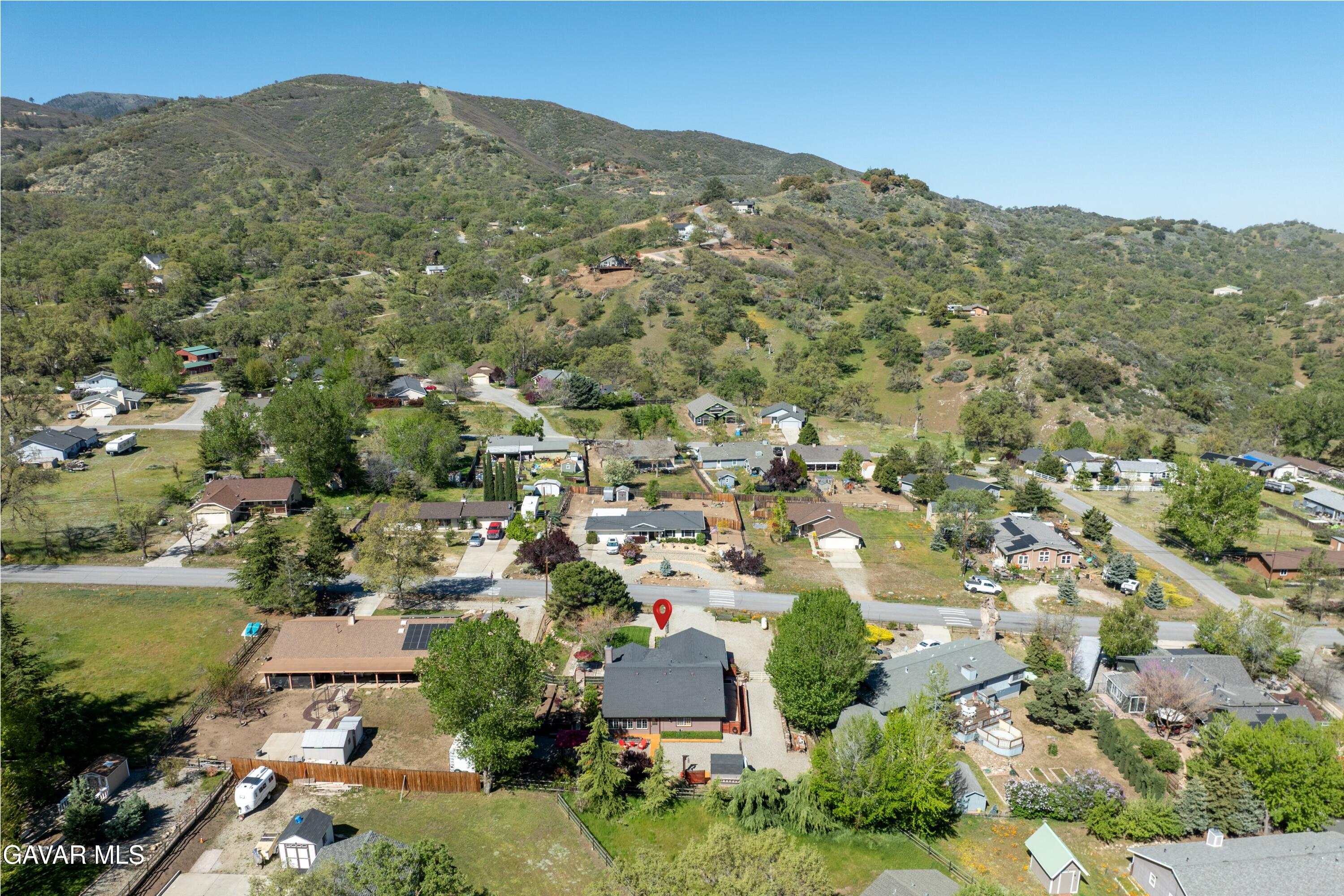 18250 Arosa Road Tehachapi, CA 93561 - Photo 45 of 71 an aerial view of residential houses with outdoor space and trees