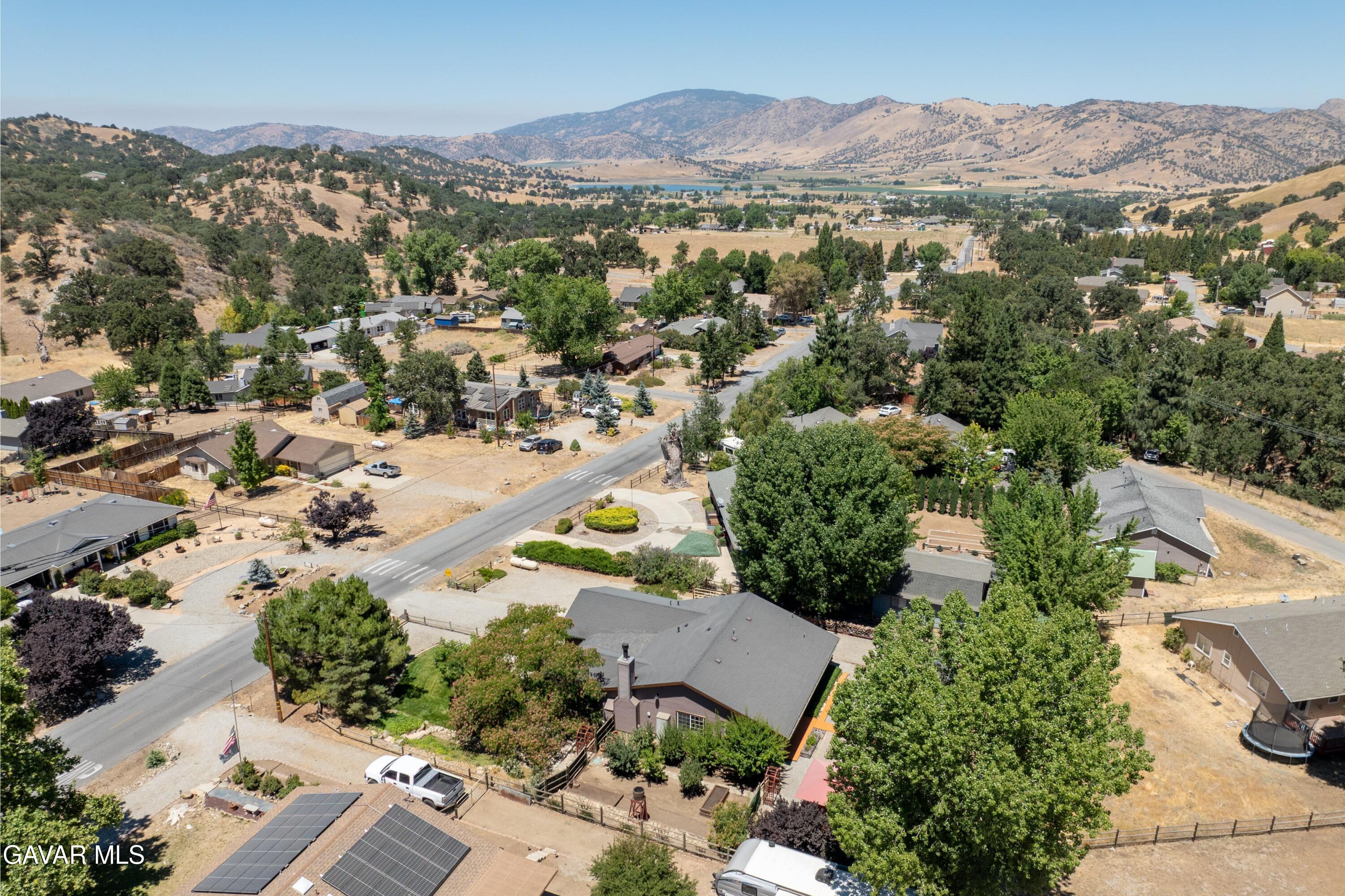 18250 Arosa Road Tehachapi, CA 93561 - Photo 58 of 71 an aerial view of a city with lots of residential buildings